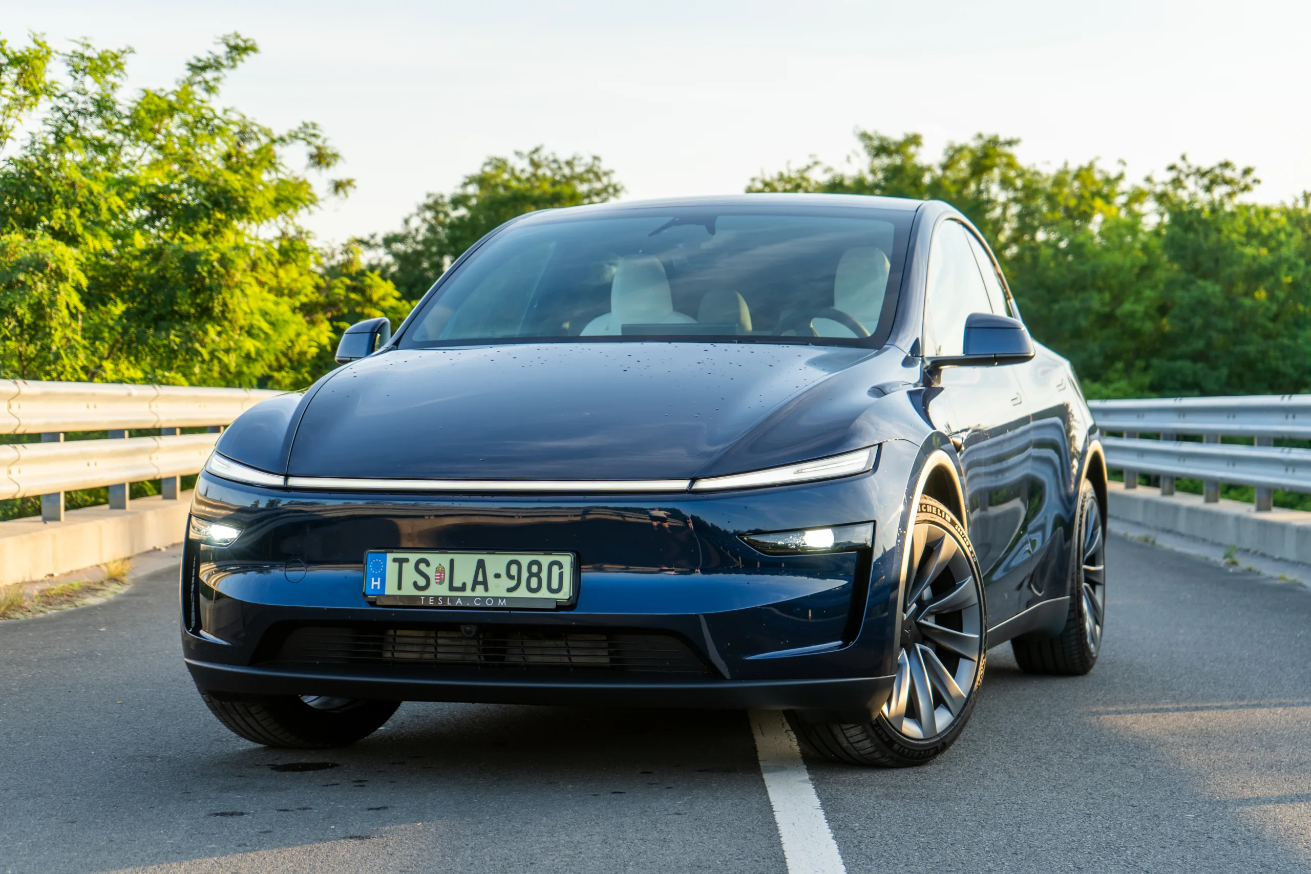 Az elektromos autók koronázatlan királya – Tesla Model Y Premium AWD teszt